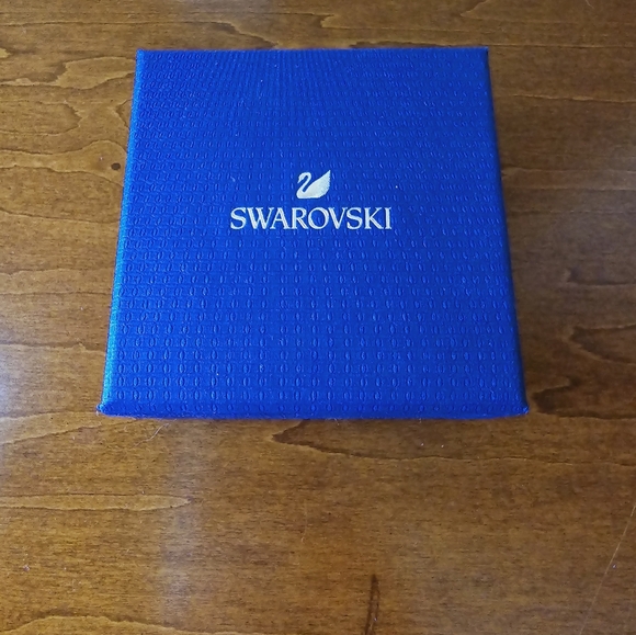 *NEW* Swarovski Angelic Round Stud Earrings - Picture 4 of 5